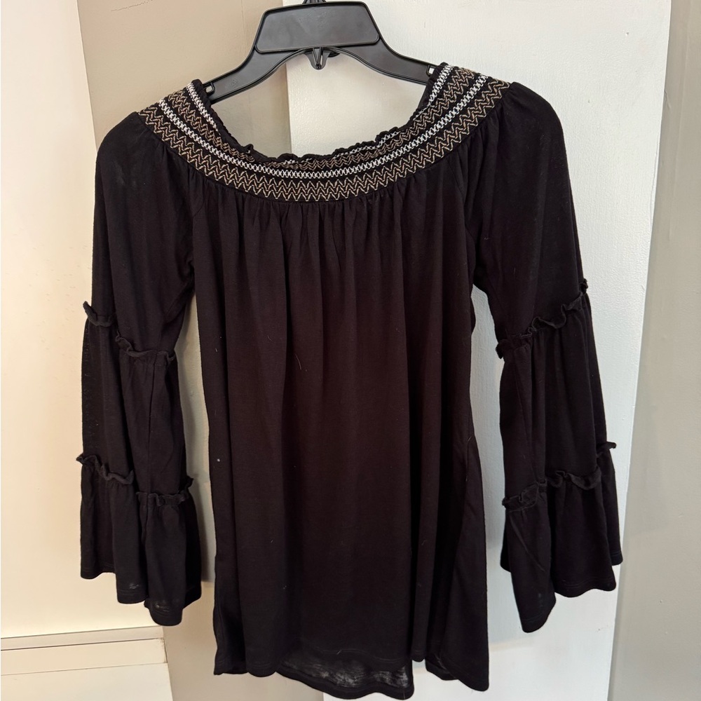 BELLDINI BLACK SMOCKED OFF THE SHOULDER TOP SIZE LARGE